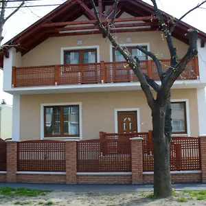  Pensiune Rozsakert Apartmanhaz